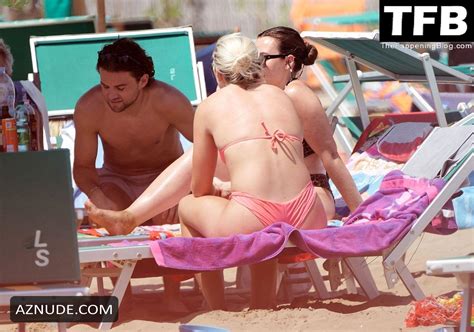 Alessia Russo Sexy Seen Flaunting Her Hot Bikini Body At The Beach In Italy AZNude