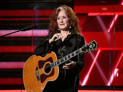 Is Bonnie Raitt Married? Her Bio, Age, Husband and Net worth - Married
