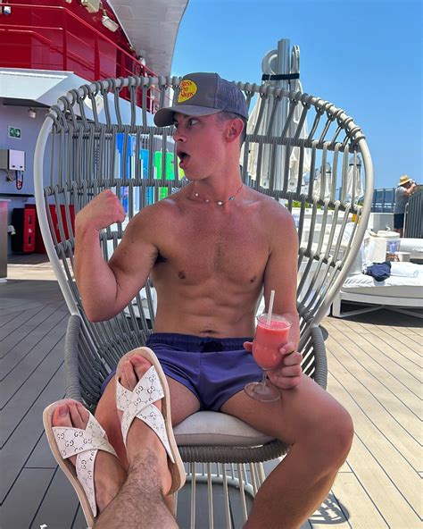 Luke Hayes | Highly suggest going on a cruise with your bestie