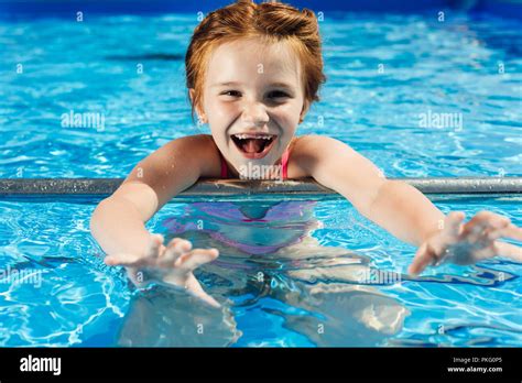 Preteen Girl Bikini Banque De Photographies Et Dimages Haute