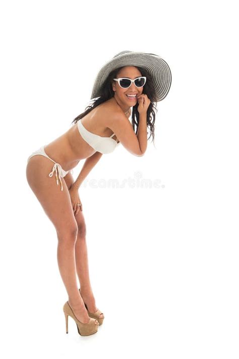 Frau Im Bikini Ein Sonnenbad Nehmend Im Aquapark Sommerhitze Und