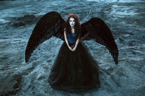 Фото Девушка Дьявол Отрубывает Крылья Ангела – Telegraph