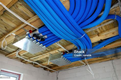 Instalasi Sistem Ventilasi Udara Modern Di Gedung Baru Foto Stok