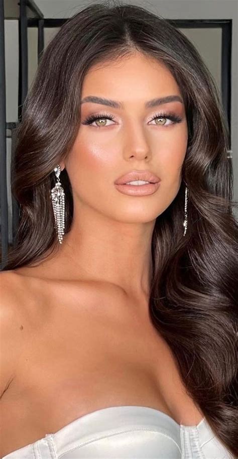 Radiant Makeup Looks To Make You Glow On Your Big Day Brunette Glam Look