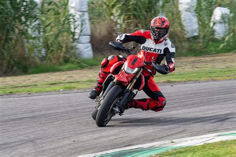 Ducati Hypermotard 698 Mono 2024 precio ficha técnica y fotos Moteo es