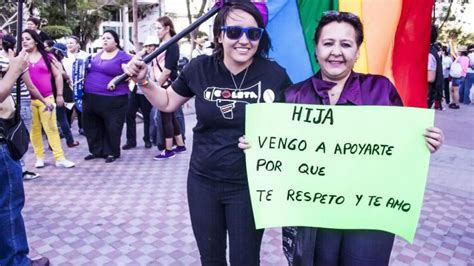 Palabras de mamá Mi hijo gay mi hijo trans mi hija lesbiana Oveja Rosa Revista sobre