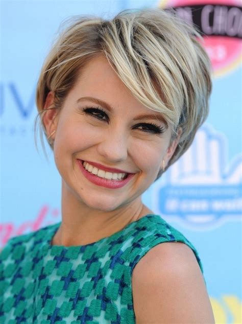 2014 Chelsea Kanes Short Hairstyles Layered Pixie Hair Cut Pretty Designs