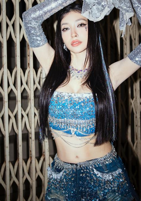 Hai công chúa Bảo Thy Khổng Tú Quỳnh diện bikini khoe dáng quyến rũ