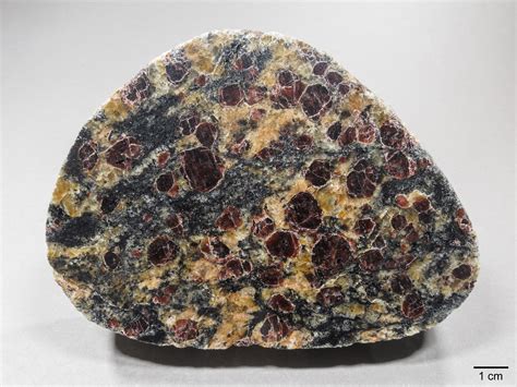 Granat-Cordierit-Gneis | Geologische Streifzüge