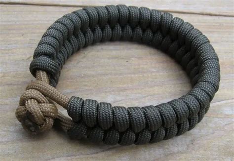 DIY Paracord Bracelet | Craft projects for every fan!