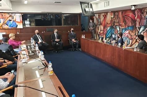 Procurador geral de Justiça recebe representantes dos municípios