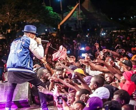 SHOW : Diamond Platnumz Performing In Kampala ( KCCA Charity Concert ...