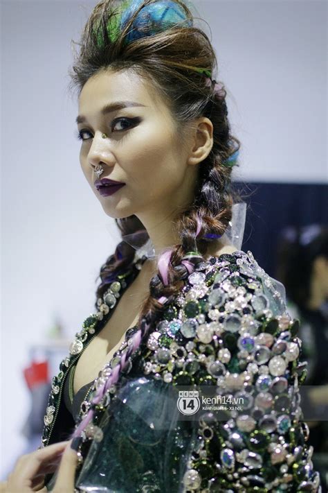 Bạn biết chưa giới sao hot girl Việt đang đổ xô diện tóc tết 2 bên đấy