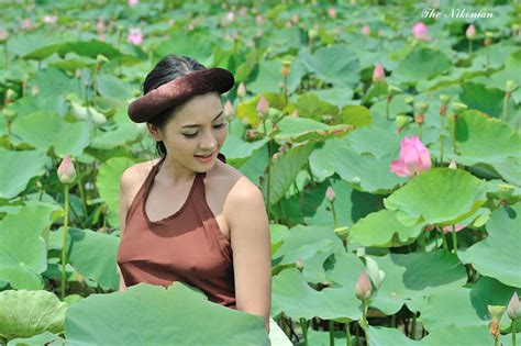 Ảnh nude gái xinh áo yếm bên hồ sen lộ núm Clip FULL Xinh 16