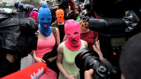 Vidéo Pussy Riot un groupe punk adepte des coups médiatiques France