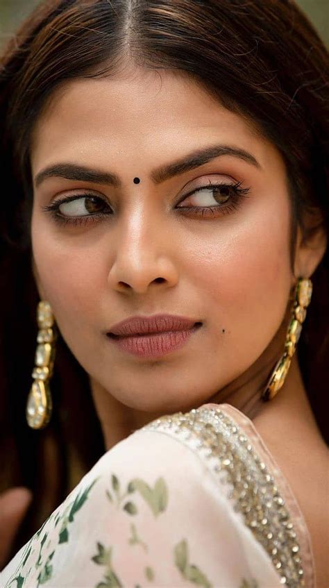 Malavika Menon Hot Photos Pics New Images HD Wallpapers