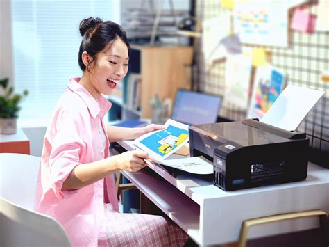 Hot girl nói 7 thứ tiếng Khánh Vy cùng Epson lan tỏa nhiệt huyết Gen Z