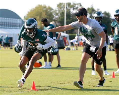 Eagles roster moves: 2 offensive playmakers elevated from practice ...