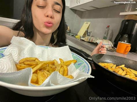 Smile Nude OnlyFans Leaks Fappening Page FappeningBook