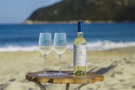 Argiolas Presenta La Versione Beach Club Del Suo Vermentino Wine