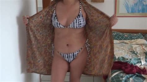 Jouvre Ma Robe Pour me Montrer En Lingerie érotique et En Bikini Sur La Plage Pornhub