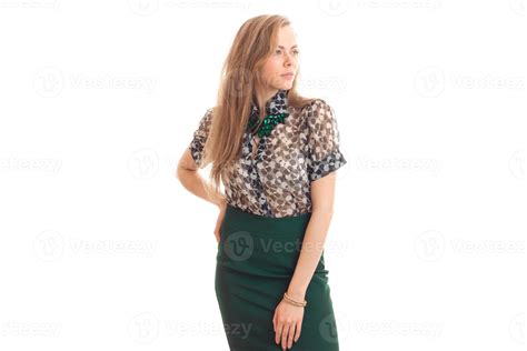 Belle Jeune Fille Blonde En Chemisier Et Jupe Posant Devant La Cam Ra En D Vissant La T Te Vers