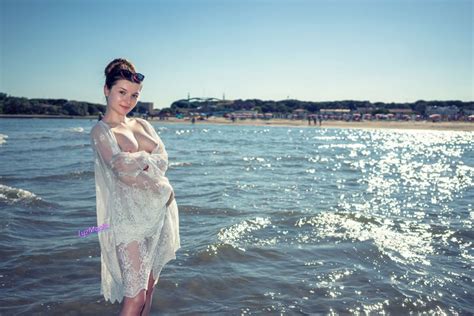 Taking Pictures For Reddit At The Beach Can Be Fun F Porn Pic