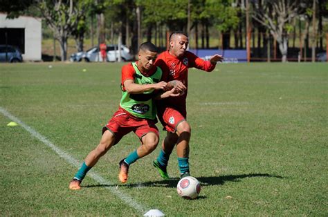 Lusa Treina E Se Concentra Para O Jogo Contra O Desportivo Brasil