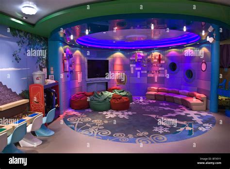 P And O Cruise Ship Azura Stock Photo Alamy
