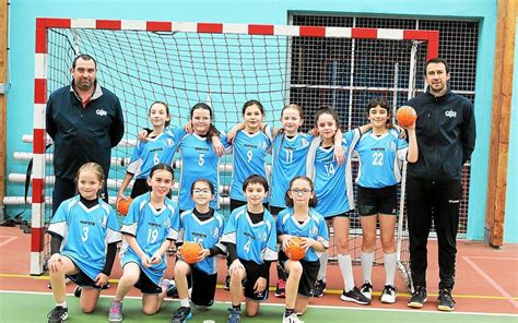 Les handballeuses de moins de 11 ans des GDR de Guipavas enchaînent les