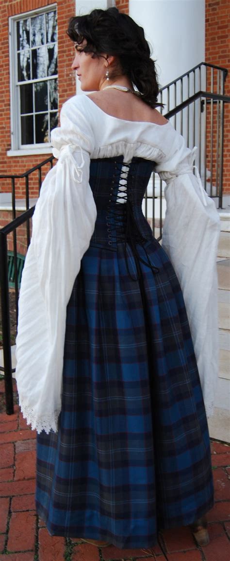 Pin By Chanel Flores On Renfair Traditional Irish Clothing Irish