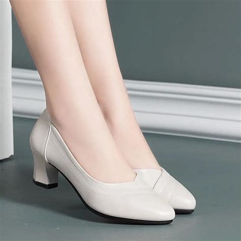 Купить Туфли из мягкой кожи с мягкой подошвой. Женская обувь на среднем ...