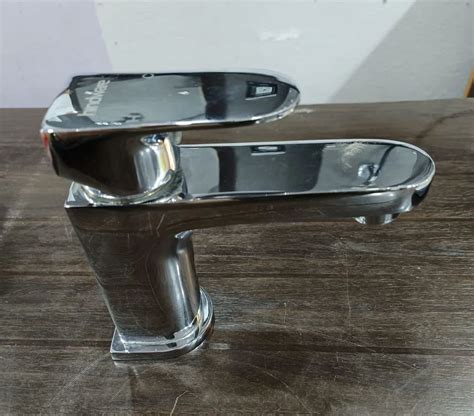 Silver Wall Mounted Hindware Single Lever Basin Mixer For Bathroom