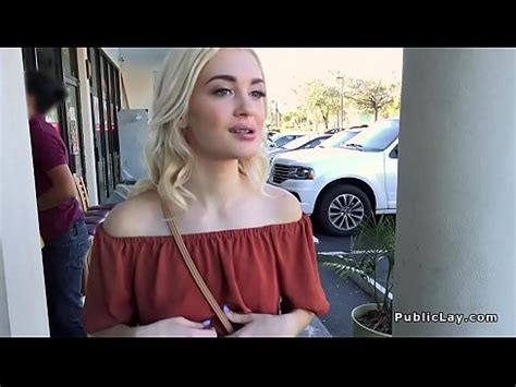 Coño afeitado tetas pequeñas folla al aire libre XVIDEOS