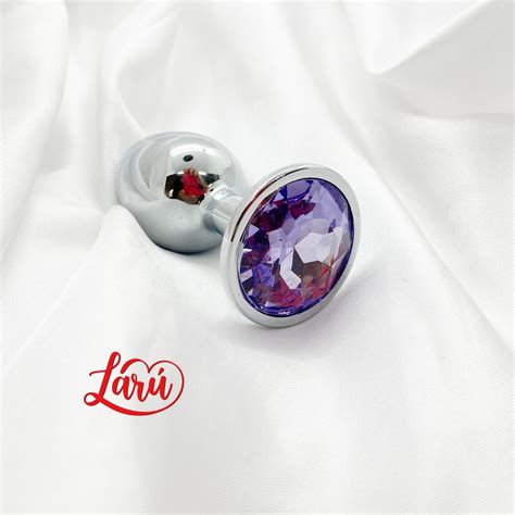 PLUG ANAL EM METAL PEDRA LILÁS TAMANHO P Larú