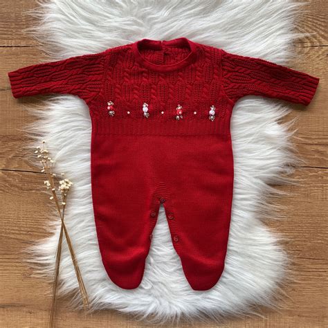 Macac O Bebe Trama Detalhada Bordado Rococ Vermelho Safine Baby