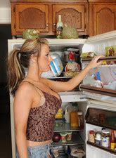 Hot Blonde MILF Carolyn Reese Flick Her Pink MILF Fox