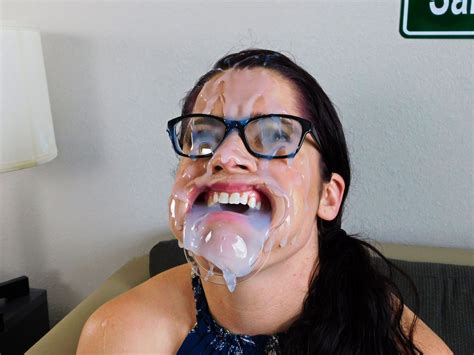 Lovely Milf Sammi Starfish Is Playing With Toys And Getting A Huge Facial Photos