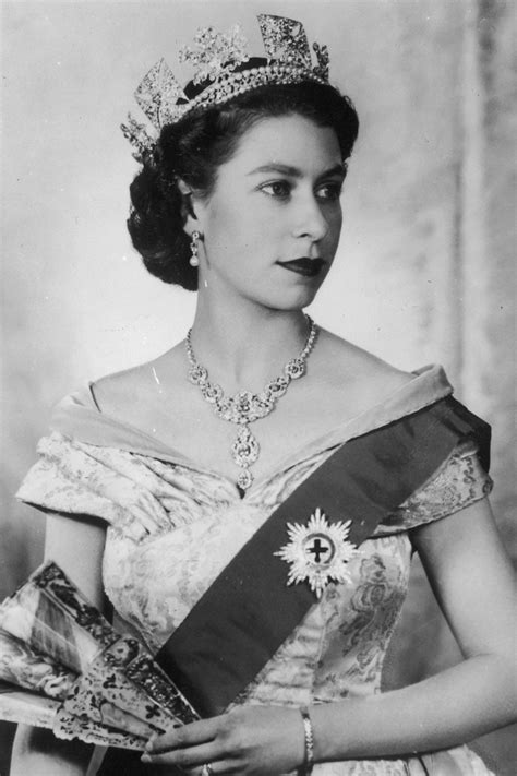 Queen Elizabeth 1 Hairstyle - which haircut suits my face