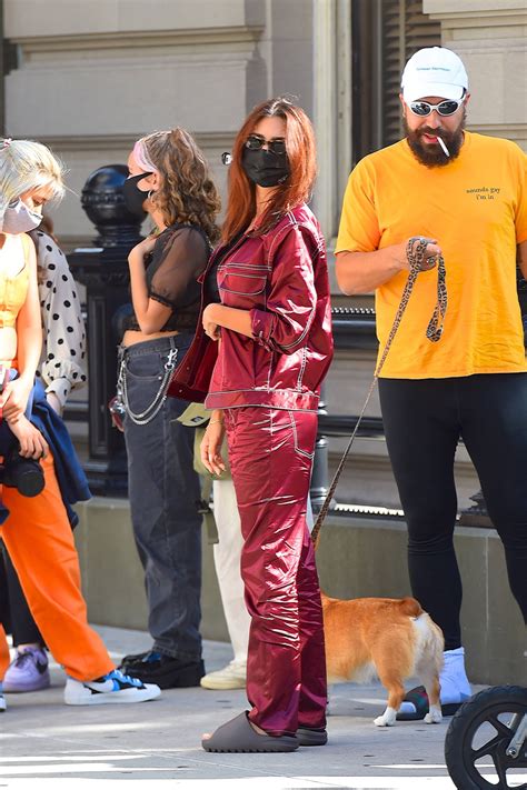 Emily Ratajkowski Braless 23 Hot Celebs Home