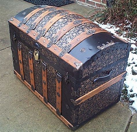 342 Restored Antique Steamer Trunks For Sale Victorian Era All Wood