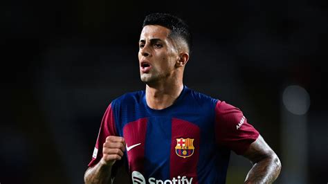 El Bar A Le Busca Un Complemento A Joao Cancelo