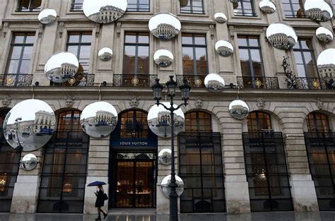 Fewer luxury shoppers but bigger spenders as Chinese return to Europe