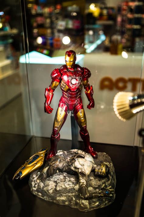 New Photos Of Hot Toys Battle Damaged Iron Man Mark VII Figure Marvel Toy News