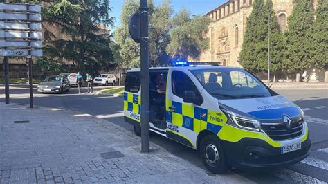 El Choque Entre Un Coche Y Un Cami N Deja Una Joven Herida En La Calle