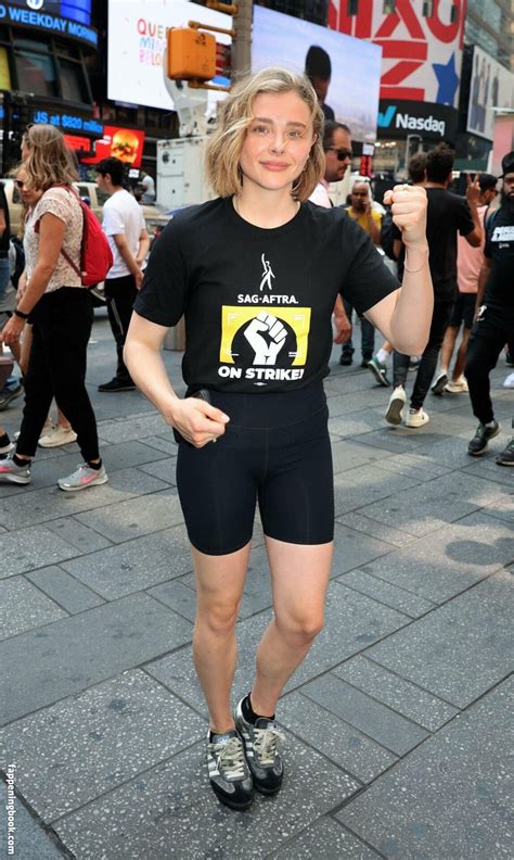 Chloë Grace Moretz chloegmoretz Nude The Fappening Photo FappeningBook