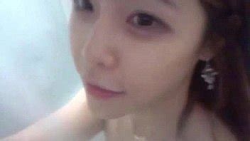 Hot Korean Babe Showing Off Her Body XNXX