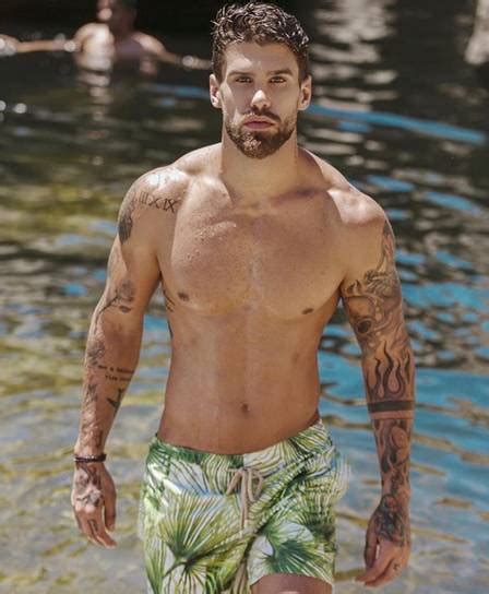 Sobrinho neto do pastor Malafaia diz que família o mandou para cura gay Um terror psicológico