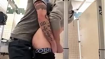 RAPIDIN EN LOS BAÑOS GAY XVIDEOS