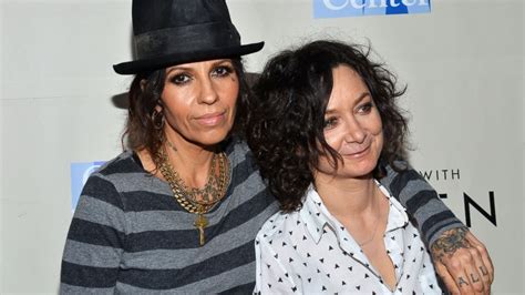 Roseanne Star Sara Gilbert Marries Linda Perry - ABC News